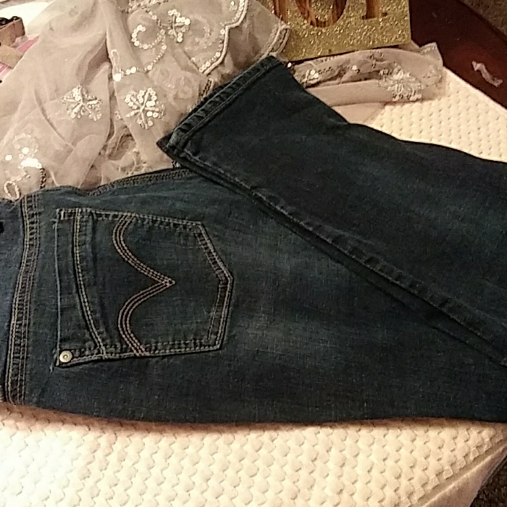 Curvey Levi's 529 skinny leg. W33 L32